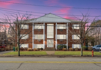924 Main Street, Woburn, Massachusetts 01801, 2 Bedrooms Bedrooms, 4 Rooms Rooms,1 BathroomBathrooms,Residential,For Sale,Main Street,73176446