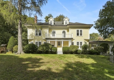 60 Columbine Rd, Milton, Massachusetts 02186, 6 Bedrooms Bedrooms, 12 Rooms Rooms,5 BathroomsBathrooms,Residential,For Sale,Columbine Rd,73169644