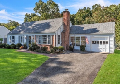 60 S Shore Dr, Springfield, Massachusetts 01118, 2 Bedrooms Bedrooms, 4 Rooms Rooms,1 BathroomBathrooms,Residential,For Sale,S Shore Dr,73170145