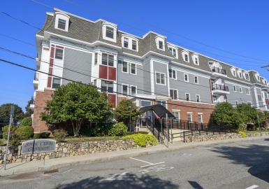 16 Willow St, Melrose, Massachusetts 02176, 2 Bedrooms Bedrooms, 4 Rooms Rooms,2 BathroomsBathrooms,Residential,For Sale,Station Crossing,Willow St,73169365