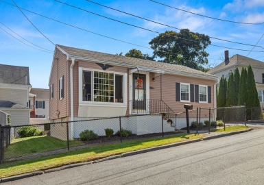 2 Franklin St Ct, Peabody, Massachusetts 01960, 2 Bedrooms Bedrooms, 4 Rooms Rooms,1 BathroomBathrooms,Residential,For Sale,Franklin St Ct,73175569