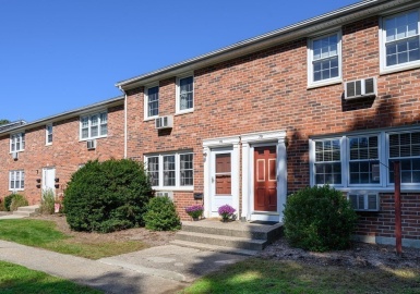 78 Hadley Village Rd, South Hadley, Massachusetts 01075, 2 Bedrooms Bedrooms, 4 Rooms Rooms,1.5 BathroomsBathrooms,Residential,For Sale,Hadley Village,Hadley Village Rd,73166458