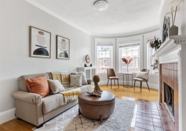 143 Longwood Ave, Brookline, Massachusetts 02446, 3 Bedrooms Bedrooms, 6 Rooms Rooms,2 BathroomsBathrooms,Residential,For Sale,Longwood Ave,73161806