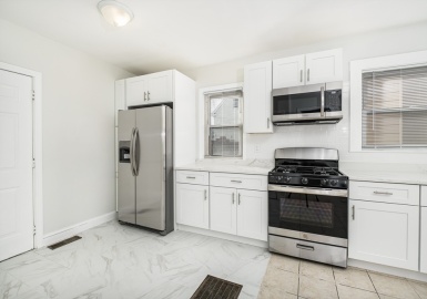 18-20 Benner Ave, Malden, Massachusetts 02148, 5 Bedrooms Bedrooms, 11 Rooms Rooms,3 BathroomsBathrooms,Residential Income,For Sale,Benner Ave,73238776