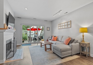 20 Ship Avenue, Medford, Massachusetts 02155, 2 Bedrooms Bedrooms, 4 Rooms Rooms,2 BathroomsBathrooms,Residential,For Sale,Shipside Green Condominium,Ship Avenue,73166356