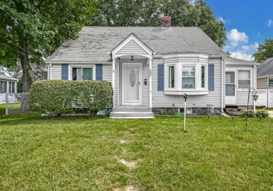 519 Lake Ave, Worcester, Massachusetts 01604, 2 Bedrooms Bedrooms, 5 Rooms Rooms,1 BathroomBathrooms,Residential,For Sale,Lake Ave,73159245