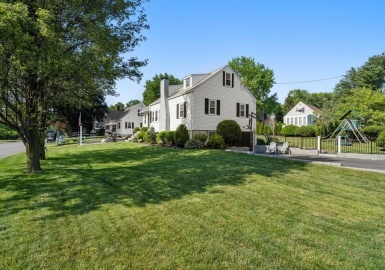 172 Carroll Avenue, Westwood, Massachusetts 02090, 3 Bedrooms Bedrooms, 7 Rooms Rooms,2 BathroomsBathrooms,Residential,For Sale,Carroll Avenue,73176155