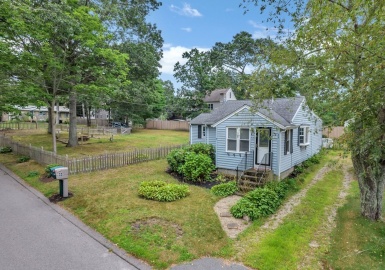 33 Nickerson St, Plymouth, Massachusetts 02360, 3 Bedrooms Bedrooms, 6 Rooms Rooms,1 BathroomBathrooms,Residential,For Sale,Nickerson St,73149859