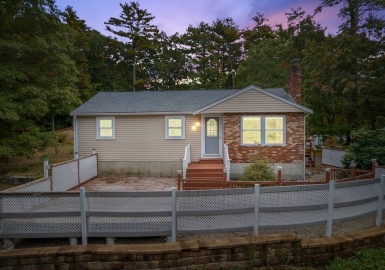 15 Surrey Dr, Plymouth, Massachusetts 02360, 3 Bedrooms Bedrooms, 5 Rooms Rooms,1 BathroomBathrooms,Residential,For Sale,Surrey Dr,73173815