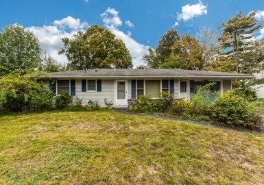 105 Dagmar Dr, Brockton, Massachusetts 02302, 3 Bedrooms Bedrooms, 6 Rooms Rooms,1 BathroomBathrooms,Residential,For Sale,Dagmar Dr,73168568