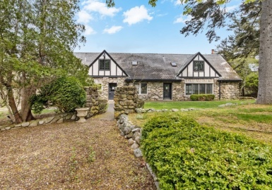 2 Mendel Rd, Cohasset, Massachusetts 02025, 4 Bedrooms Bedrooms, 9 Rooms Rooms,3 BathroomsBathrooms,Residential,For Sale,Mendel Rd,73109171