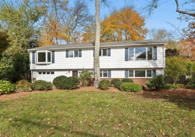 33 Washington St, Bedford, Massachusetts 01730, 4 Bedrooms Bedrooms, 9 Rooms Rooms,2 BathroomsBathrooms,Residential,For Sale,Washington St,73173947