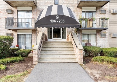 440 North Ave, Haverhill, Massachusetts 01830, 3 Bedrooms Bedrooms, 6 Rooms Rooms,1.5 BathroomsBathrooms,Residential,For Sale,Northside Condominiums,North Ave,73171049