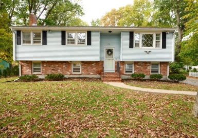 26 Chapman Rd., Stoughton, Massachusetts 02072, 3 Bedrooms Bedrooms, 9 Rooms Rooms,2 BathroomsBathrooms,Residential,For Sale,Chapman Rd.,73173861