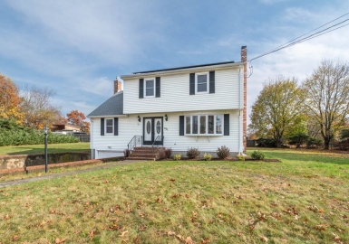 621 N Elm St, West Bridgewater, Massachusetts 02379, 4 Bedrooms Bedrooms, 8 Rooms Rooms,2.5 BathroomsBathrooms,Residential,For Sale,N Elm St,73178778