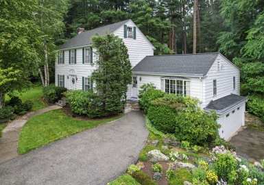 19 Fairlawn St, Grafton, Massachusetts 01536, 4 Bedrooms Bedrooms, 8 Rooms Rooms,2.5 BathroomsBathrooms,Residential,For Sale,Fairlawn St,73146181