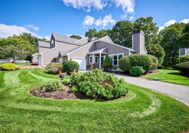 99 Bishops Forest Dr, Waltham, Massachusetts 02452, 2 Bedrooms Bedrooms, 6 Rooms Rooms,2.5 BathroomsBathrooms,Residential,For Sale,Bishops Forest Drive,Bishops Forest Dr,73161557