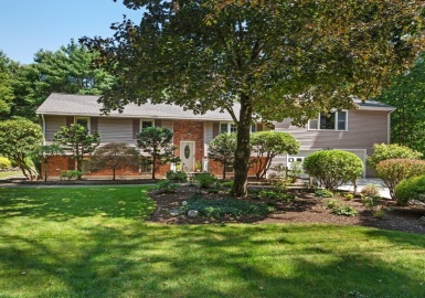 158 Jewell St, Mansfield, Massachusetts 02048, 3 Bedrooms Bedrooms, 8 Rooms Rooms,2.5 BathroomsBathrooms,Residential,For Sale,Jewell St,73149161
