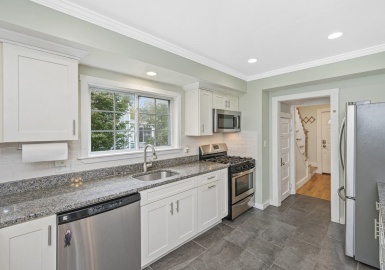 89 Green St, Wakefield, Massachusetts 01880, 3 Bedrooms Bedrooms, 7 Rooms Rooms,2 BathroomsBathrooms,Residential,For Sale,Green St,73168976