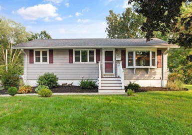 1 Holly St, Burlington, Massachusetts 01803, 4 Bedrooms Bedrooms, 8 Rooms Rooms,2 BathroomsBathrooms,Residential,For Sale,Holly St,73156199