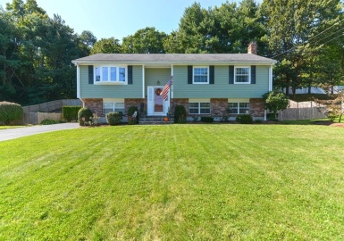 160 Charles Cir, Stoughton, Massachusetts 02072, 4 Bedrooms Bedrooms, 10 Rooms Rooms,2 BathroomsBathrooms,Residential,For Sale,Charles Cir,73163759