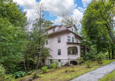 15 Woodcliff Rd, Newton, Massachusetts 02461, 8 Bedrooms Bedrooms, 11 Rooms Rooms,2.5 BathroomsBathrooms,Residential,For Sale,Woodcliff Rd,73159184
