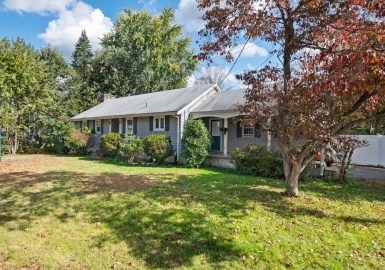 43 Pond St, Georgetown, Massachusetts 01833, 3 Bedrooms Bedrooms, 5 Rooms Rooms,1 BathroomBathrooms,Residential,For Sale,Pond St,73172503