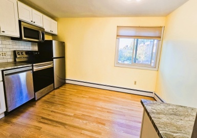 107 Walnut St, Stoughton, Massachusetts 02072, 2 Bedrooms Bedrooms, 4 Rooms Rooms,1.5 BathroomsBathrooms,Residential,For Sale,Walnut St,73176629