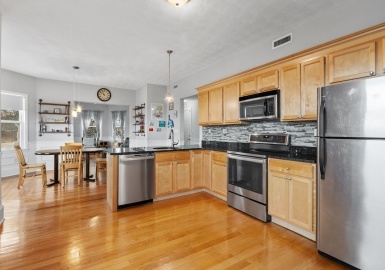 60 Florence Ave, Revere, Massachusetts 02151, 3 Bedrooms Bedrooms, 6 Rooms Rooms,2 BathroomsBathrooms,Residential,For Sale,Florence Ave,73169233