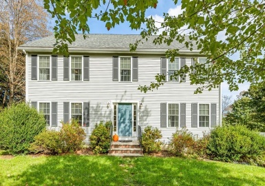 6 Railroad Ave, Georgetown, Massachusetts 01833, 4 Bedrooms Bedrooms, 8 Rooms Rooms,2.5 BathroomsBathrooms,Residential,For Sale,Railroad Ave,73168809
