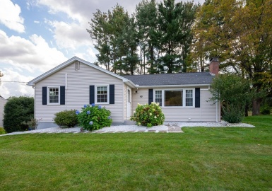 90 Laurence Drive, West Springfield, Massachusetts 01089, 2 Bedrooms Bedrooms, 6 Rooms Rooms,2 BathroomsBathrooms,Residential,For Sale,Laurence Drive,73169718