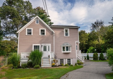 13 Hill St, Amesbury, Massachusetts 01913, 4 Bedrooms Bedrooms, 8 Rooms Rooms,3.5 BathroomsBathrooms,Residential,For Sale,Hill St,73164733