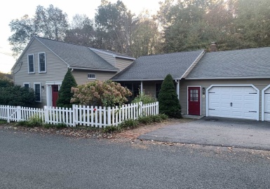 52 Summer St, Palmer, Massachusetts 01079, 3 Bedrooms Bedrooms, 6 Rooms Rooms,2 BathroomsBathrooms,Residential,For Sale,Summer St,73170409