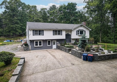 200 Walker, Seekonk, Massachusetts 02771, 4 Bedrooms Bedrooms, 9 Rooms Rooms,3 BathroomsBathrooms,Residential,For Sale,Walker,73121877