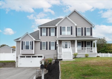 1 Holly St, Methuen, Massachusetts 01844, 4 Bedrooms Bedrooms, 9 Rooms Rooms,2.5 BathroomsBathrooms,Residential,For Sale,Holly St,73172041
