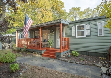 251 Newbury St, Peabody, Massachusetts 01960, 3 Bedrooms Bedrooms, 5 Rooms Rooms,2 BathroomsBathrooms,Residential,For Sale,Newbury St,73175810