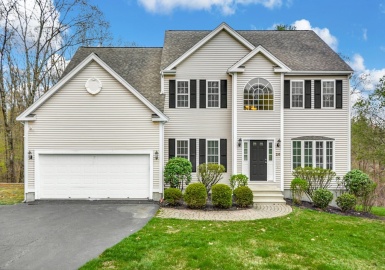 26 Glen Rd, Hopkinton, Massachusetts 01748, 4 Bedrooms Bedrooms, 12 Rooms Rooms,3.5 BathroomsBathrooms,Residential,For Sale,Glen Rd,73122143