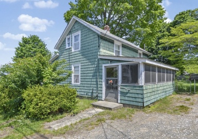 26 Friend St, Waltham, Massachusetts 02453, 3 Bedrooms Bedrooms, 5 Rooms Rooms,1.5 BathroomsBathrooms,Residential,For Sale,Friend St,73115357