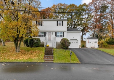 127 Anderson Dr, Methuen, Massachusetts 01844, 4 Bedrooms Bedrooms, 8 Rooms Rooms,2.5 BathroomsBathrooms,Residential,For Sale,Anderson Dr,73178868