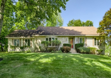 132 High St, Shrewsbury, Massachusetts 01545, 3 Bedrooms Bedrooms, 7 Rooms Rooms,2.5 BathroomsBathrooms,Residential,For Sale,High St,73155410