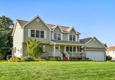 64 Fairview Ave, Dudley, Massachusetts 01571, 4 Bedrooms Bedrooms, 9 Rooms Rooms,2.5 BathroomsBathrooms,Residential,For Sale,Fairview Ave,73164743