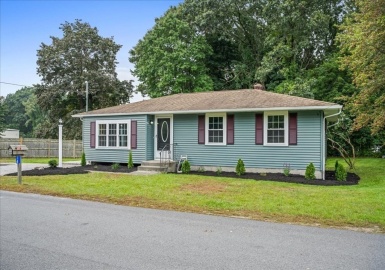 14 Silver St, Auburn, Massachusetts 01501, 4 Bedrooms Bedrooms, 5 Rooms Rooms,2 BathroomsBathrooms,Residential,For Sale,Silver St,73165225