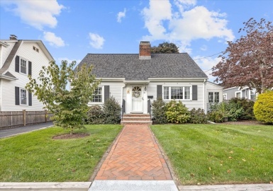 54 Holmes St, Braintree, Massachusetts 02184, 3 Bedrooms Bedrooms, 6 Rooms Rooms,1.5 BathroomsBathrooms,Residential,For Sale,Holmes St,73171979