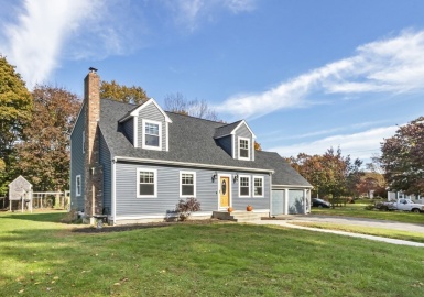 135 Deanville Rd, Attleboro, Massachusetts 02703, 3 Bedrooms Bedrooms, 7 Rooms Rooms,2.5 BathroomsBathrooms,Residential,For Sale,Deanville Rd,73173420
