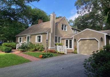 220 Perkins Row, Topsfield, Massachusetts 01983, 4 Bedrooms Bedrooms, 12 Rooms Rooms,3 BathroomsBathrooms,Residential,For Sale,Perkins Row,73171069