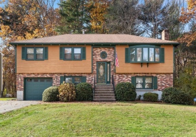 95 Royal Crest Cir, Tewksbury, Massachusetts 01876, 4 Bedrooms Bedrooms, 8 Rooms Rooms,3 BathroomsBathrooms,Residential,For Sale,Royal Crest Cir,73154838