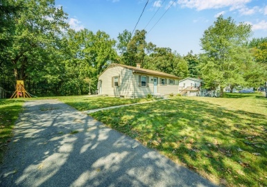 72 Wachusett St, Springfield, Massachusetts 01118, 3 Bedrooms Bedrooms, 5 Rooms Rooms,1 BathroomBathrooms,Residential,For Sale,Wachusett St,73160436