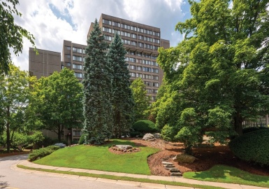 250 Hammond Pond Parkway, Newton, Massachusetts 02467, 2 Bedrooms Bedrooms, 5 Rooms Rooms,2 BathroomsBathrooms,Residential,For Sale,The Towers Of Chestnut Hill,Hammond Pond Parkway,73085996