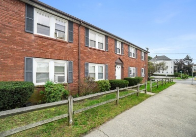 915 Hancock Street, Quincy, Massachusetts 02170, 2 Bedrooms Bedrooms, 4 Rooms Rooms,1 BathroomBathrooms,Residential,For Sale,Stadium Gardens Condominium,Hancock Street,73164293