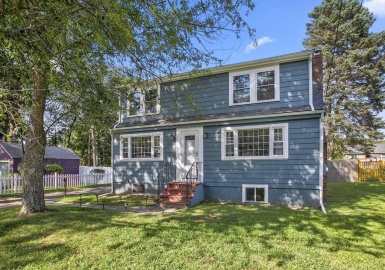 445 Lowell St., Reading, Massachusetts 01867, 4 Bedrooms Bedrooms, 11 Rooms Rooms,3 BathroomsBathrooms,Residential,For Sale,Lowell St.,73158548